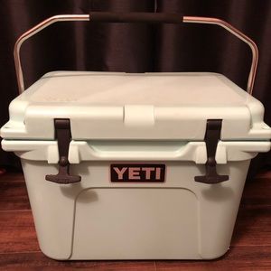 ‼️SOLD‼️ Seafoam green Yeti Roadie 20